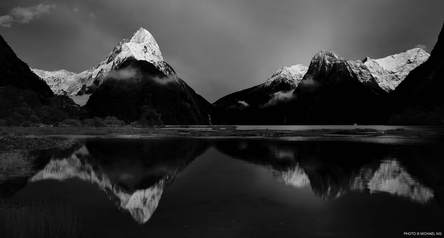 MILFORD SOUND Black+White