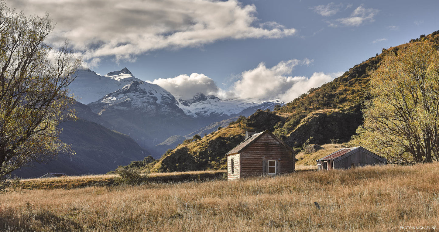 MOUNTAIN HUT - PARADISE VALLEY